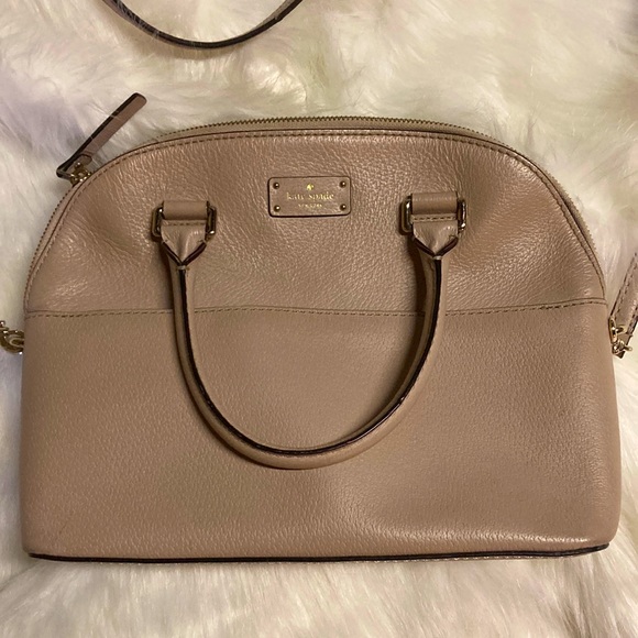 kate spade Handbags - GORGEOUS Kate spade ♠️ crossbody!!